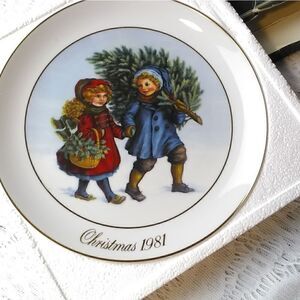 Avon Christmas Memories Collectors Plate 1981
